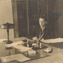 Б.В.Проскуряков в своём кабинете